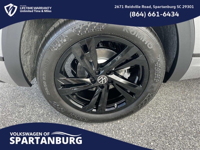 2026 Volkswagen Atlas Cross Sport 2.0T SEL R-Line Black